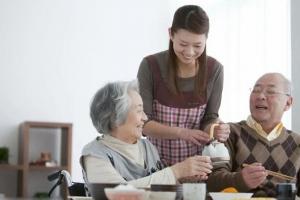 Có nên gửi cha mẹ vào viện dưỡng lão?