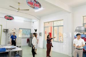 Trường tiểu học mời phụ huynh 'mục sở thị' bữa ăn bán trú