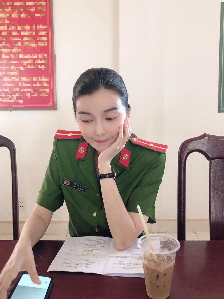 Nữ cảnh sát Bão ngầm muốn cưới đại gia gây tranh cãi, Cao Thái Hà nói gì?