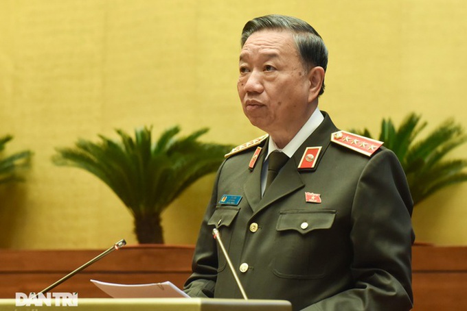 Bộ trưởng Công an sẽ trả lời chất vấn về hộ chiếu mẫu mới