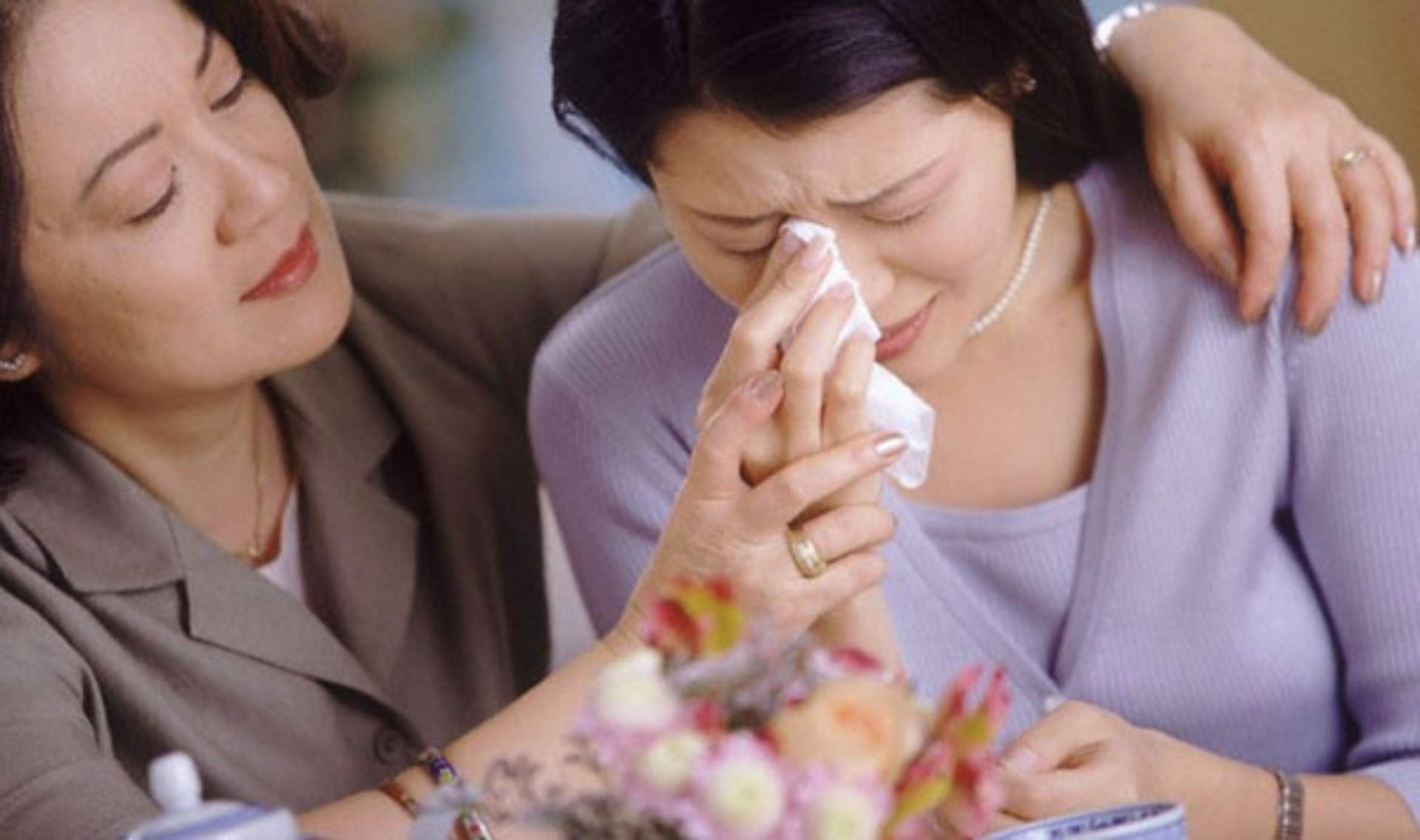 Bố mẹ chồng cưng chiều con dâu cũ, mặc dù đã có con dâu mới