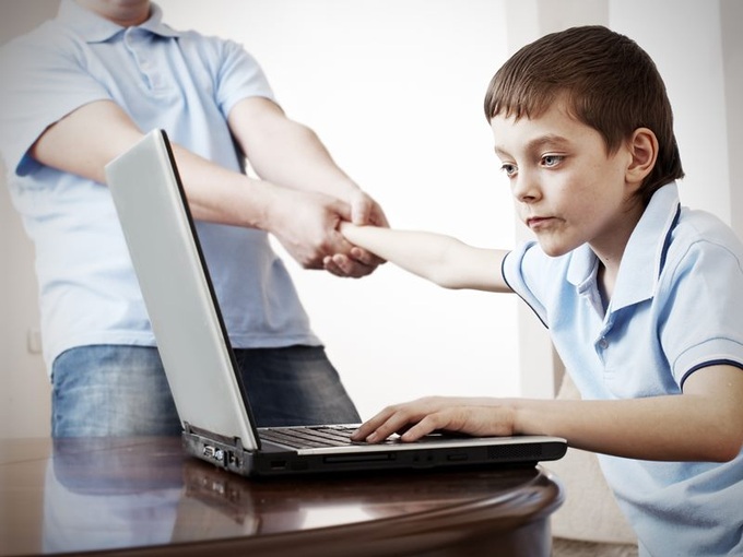Làm gì khi con bạn nghiện chơi game?