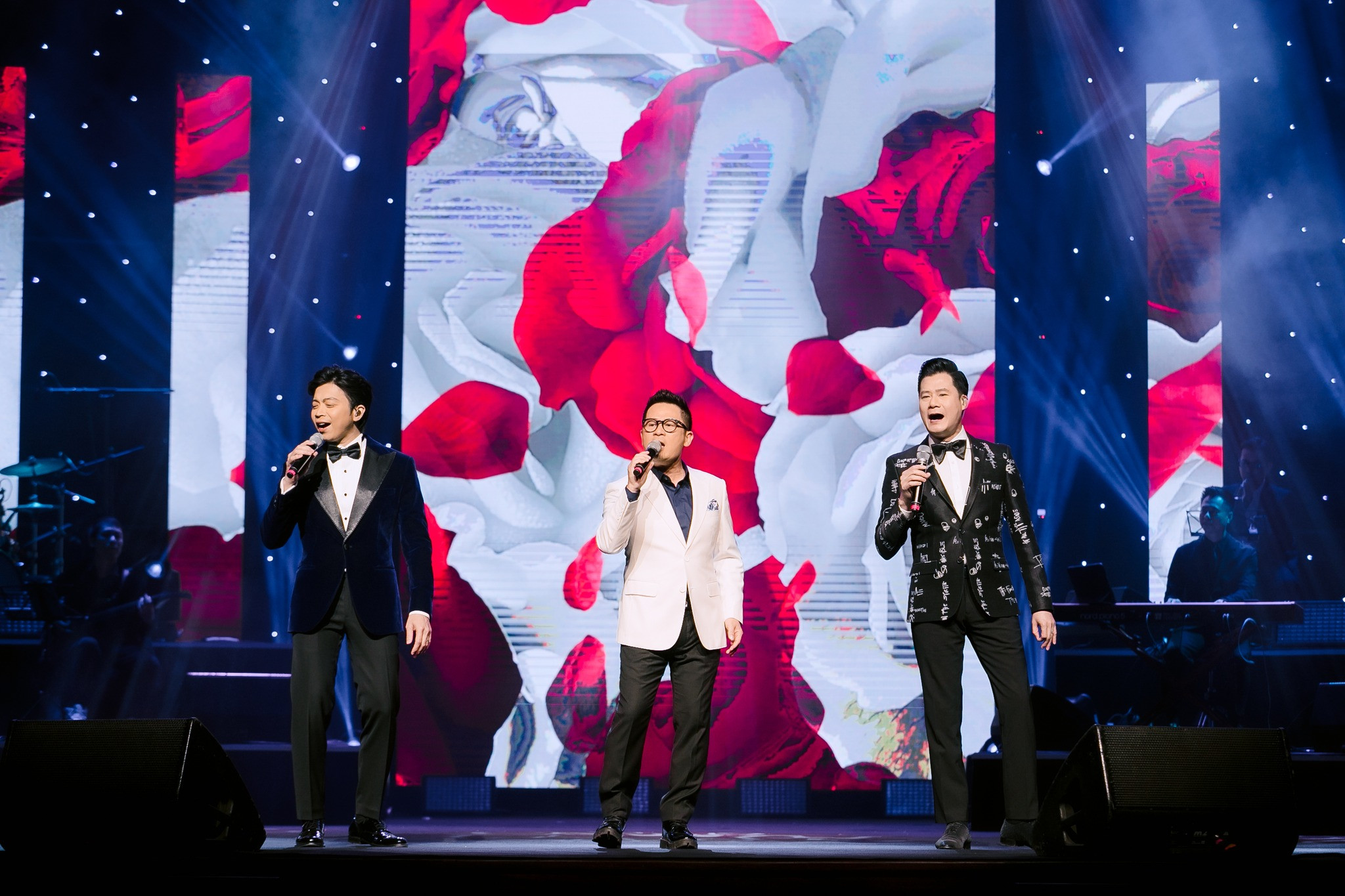 Bằng Kiều song ca nhạc tình với ca sĩ kém 21 tuổi đúng đêm Valentine