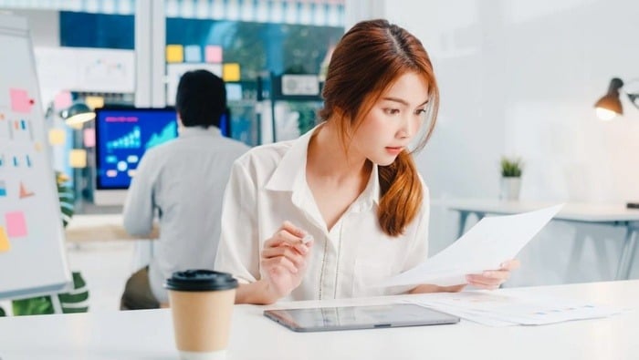 Khi ai đó hỏi chuyện lương tháng, người có EQ cao sẽ trả lời thế nào?