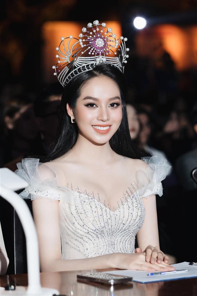 Hoa hậu Việt Nam Thanh Thủy lạ lẫm, như bản sao Ngọc Thảo