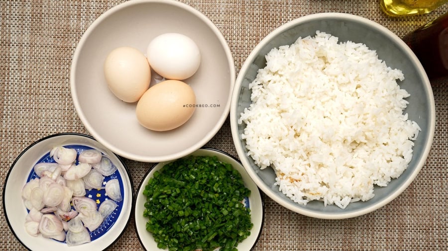 Đầu bếp lâu năm mách nhỏ: Rang cơm nhớ làm 1 bí kíp, hạt cơm mềm thơm, ai ăn cũng khen tấm tắc