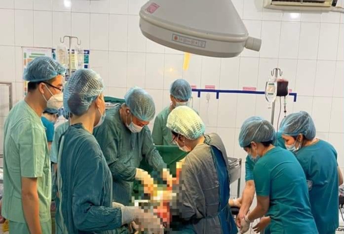 Bệnh viện kích hoạt báo động đỏ cứu thai phụ bị vỡ thai ngoài tử cung