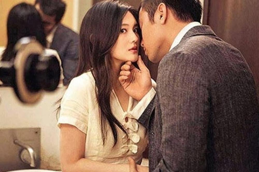 Sau 15 năm chung sống và có hai con, vợ tôi đã yêu người khác