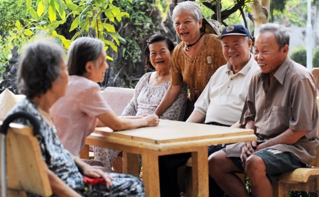 Nối lại tình xưa sau buổi họp lớp